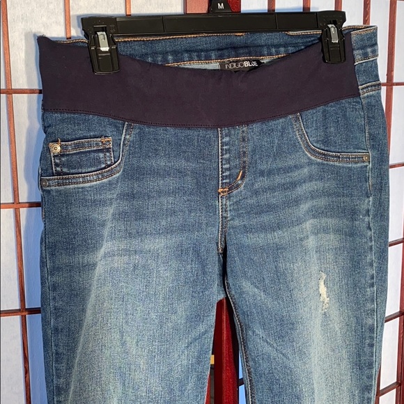 Distressed maternity jeans. Size M - Picture 2 of 4